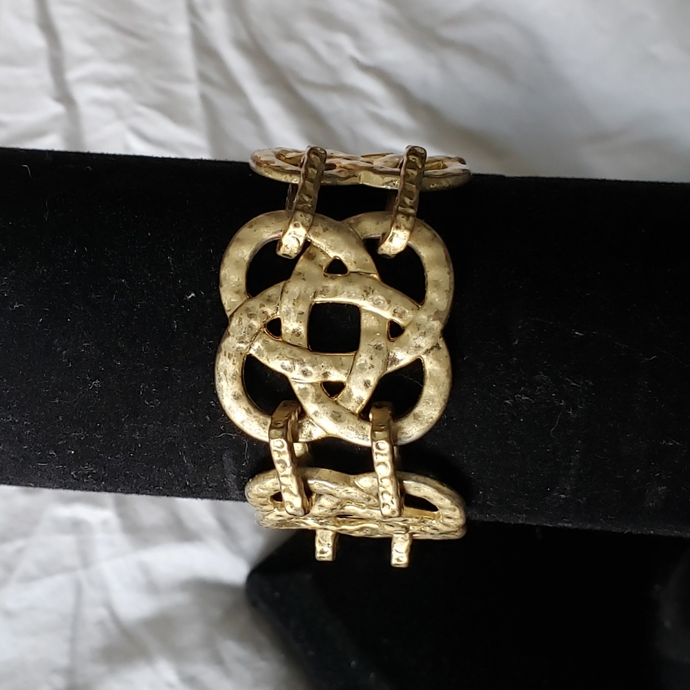 Beautiful Lia Sophia Clasp Bracelet